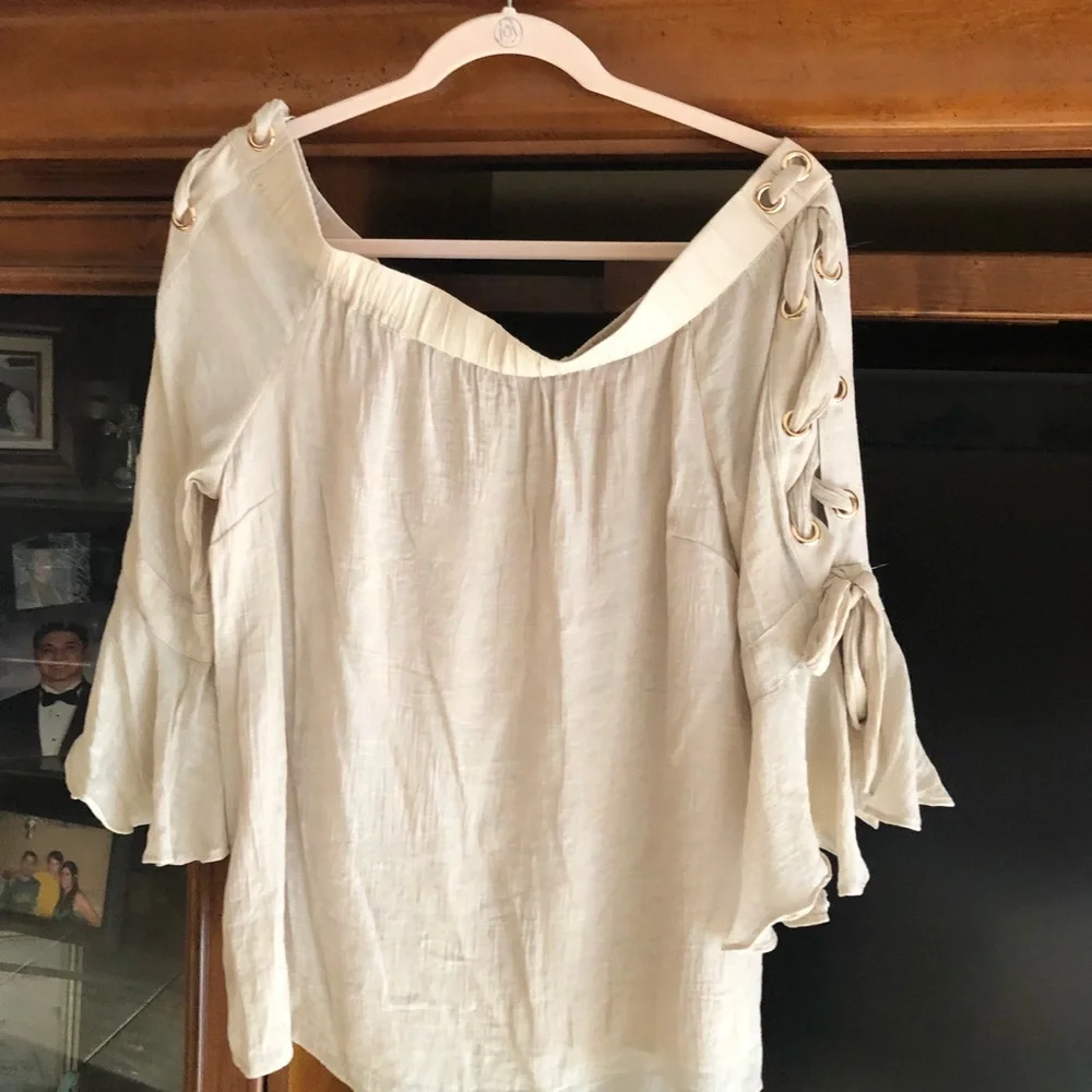 Color cream, off shoulder, size L - Picture 1 of 6